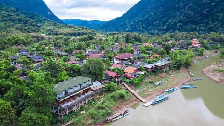 Lattanavongsa Guesthouse And Bungalows Muang Ngoi Exterior foto